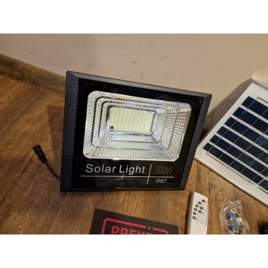 LED lauko šviestuvas su atskira saulės baterija 300W 1