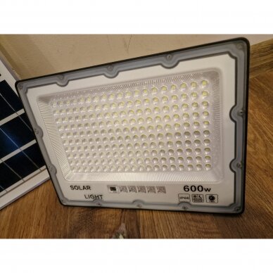 LED lauko šviestuvas su atskira saulės baterija 600W 2